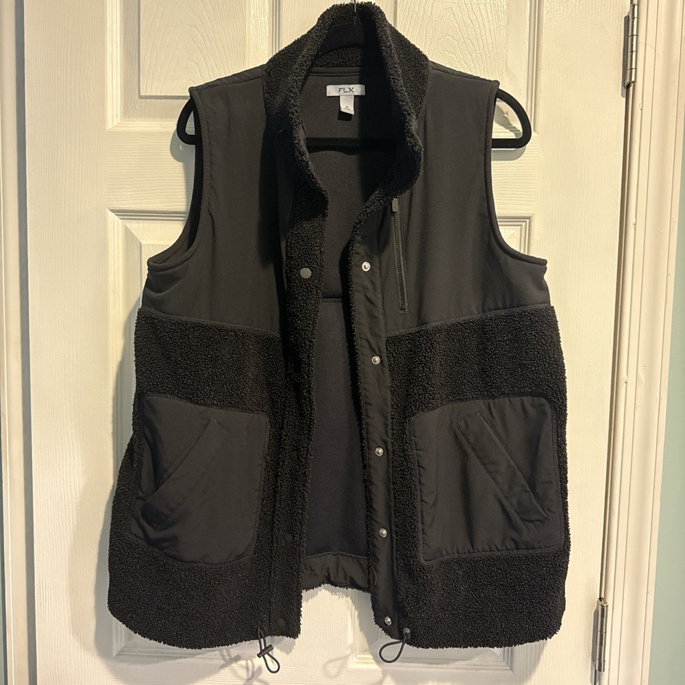 Black Fleece Vest with Pockets